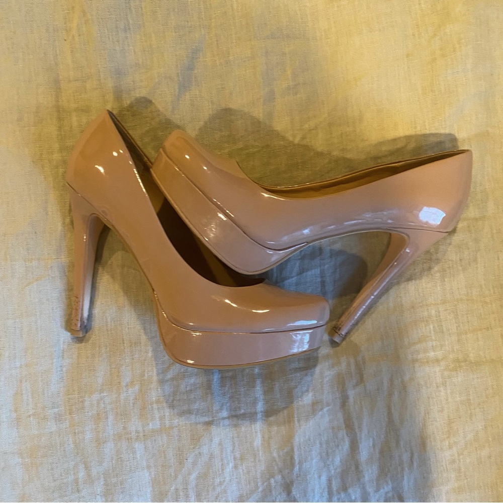 Nude Chinese Laundry Closed Round Toe Pencil Heels 7.5